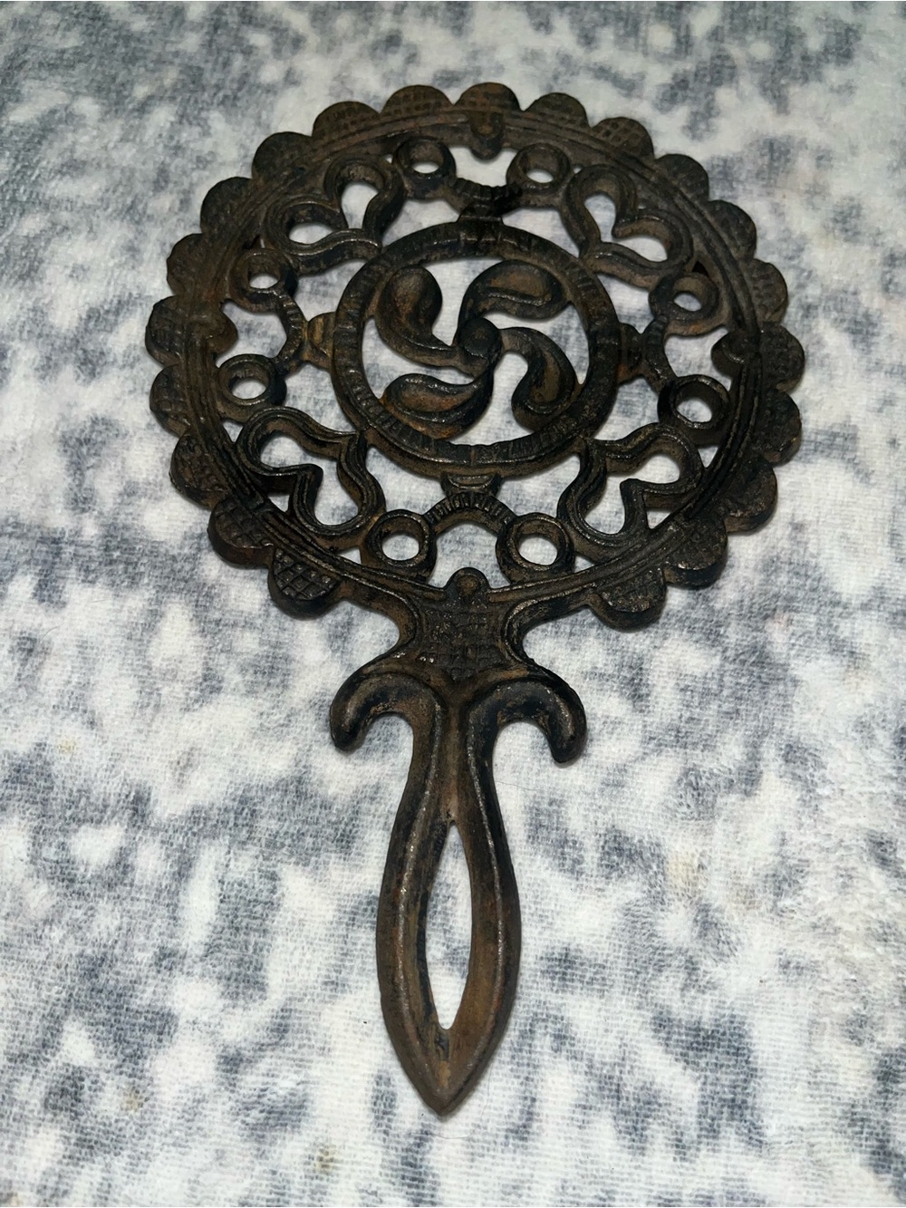 Vintage Cast Iron Trivet T-7 Tulip 9.25 x 6" Hot Plate Wall Décor Farmhouse